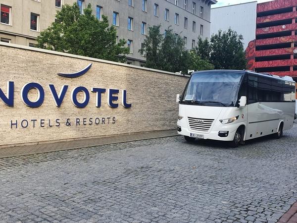 Bus osobowy Iveco First 7