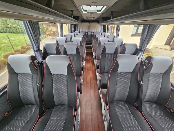 Bus osobowy Iveco First 8