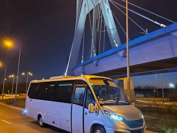 Bus osobowy Iveco Rosero First 4