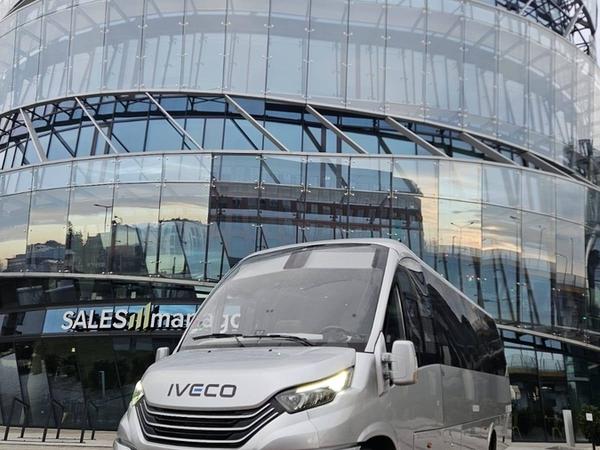 Bus osobowy Iveco Rosero First 5