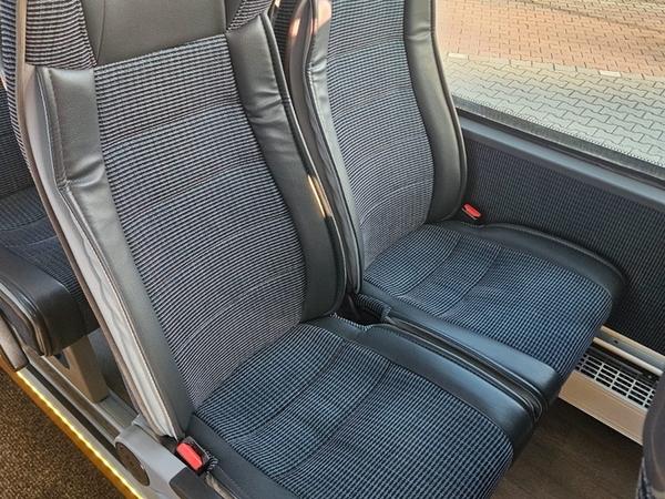 Bus osobowy Iveco Rosero First 8